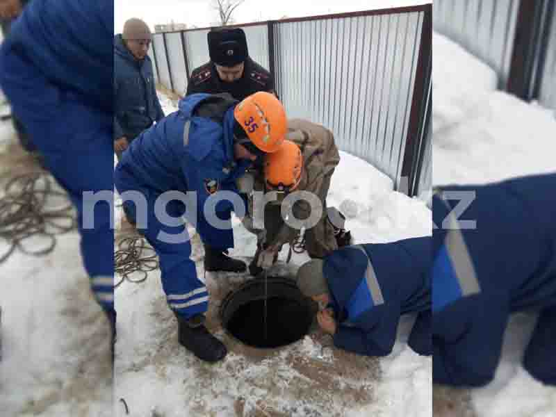 Медики ЗКО рассказали о состоянии упавшего в септик ребёнка