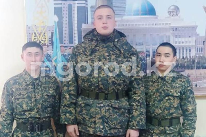 Еле помещается в армейскую кровать: В Атырау служит самый высокий солдат в Казахстане