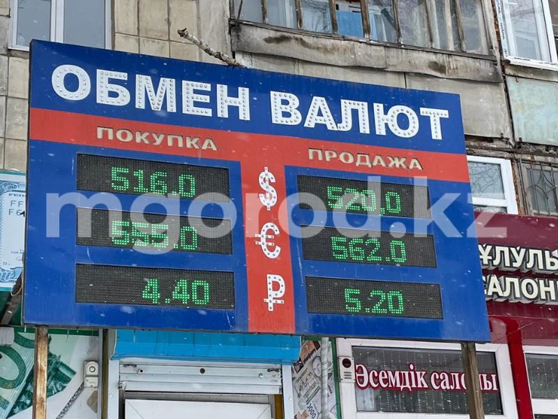 Доллар продолжает дорожать в Казахстане