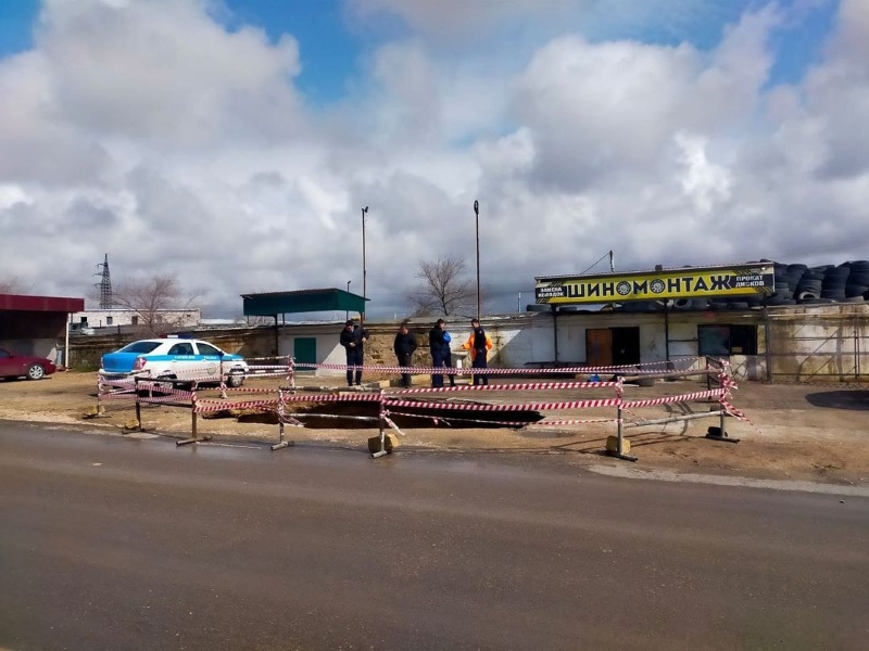 Асфальт провалился после дождя в Актау