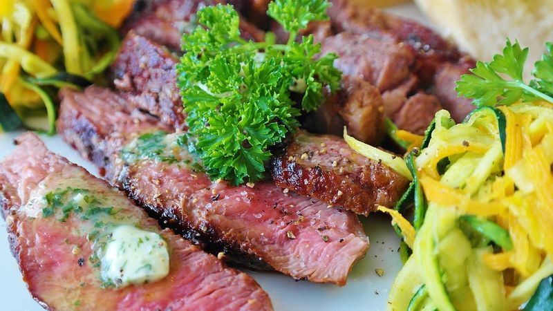 Всего один ингредиент сделает жёсткое мясо нежным и сочным