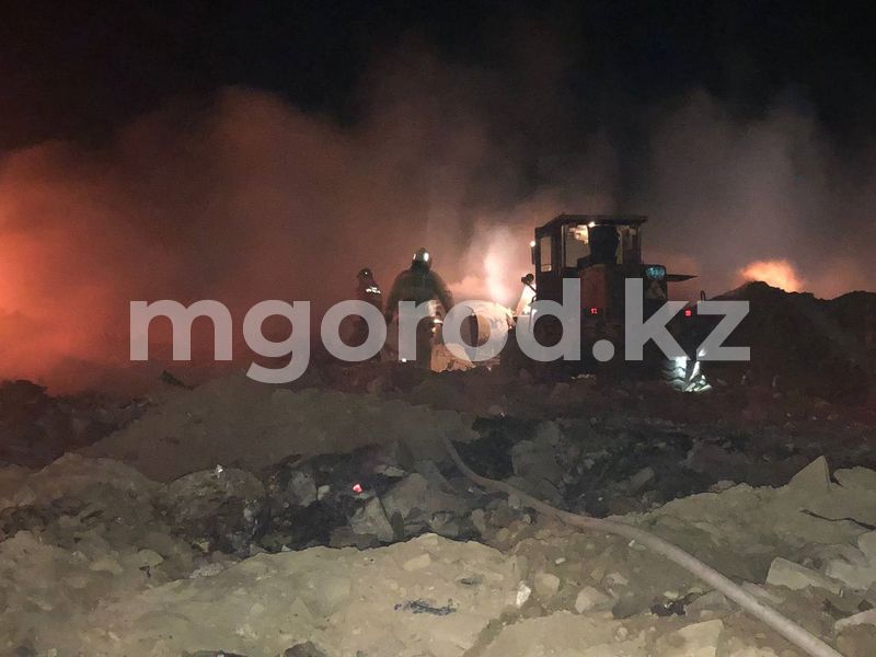 30 гектаров мусорного полигона горело в Мангистауской области