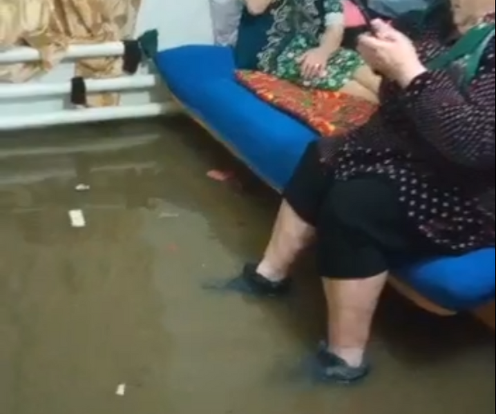Жителей ещё одного села в ЗКО эвакуируют. Талые воды затопили дома