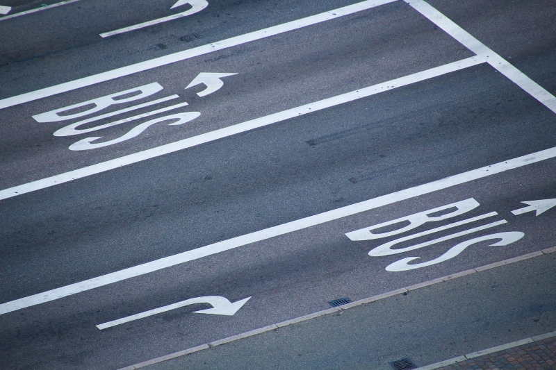 Движение по автобусной линии на одной из улиц частично разрешили водителям Алматы