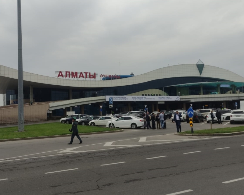 Полиция проверяет аэропорт Алматы после сообщения о минировании