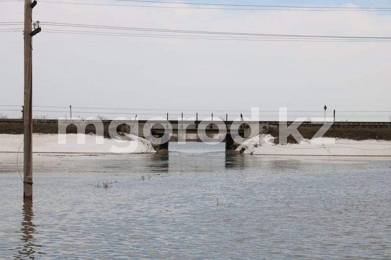 10 авто оказались под водой в Атырауской области