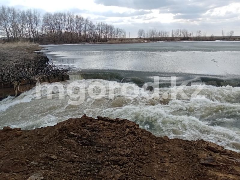 146 жителей покинули село ЗКО после размыва плотины в Оренбургской области