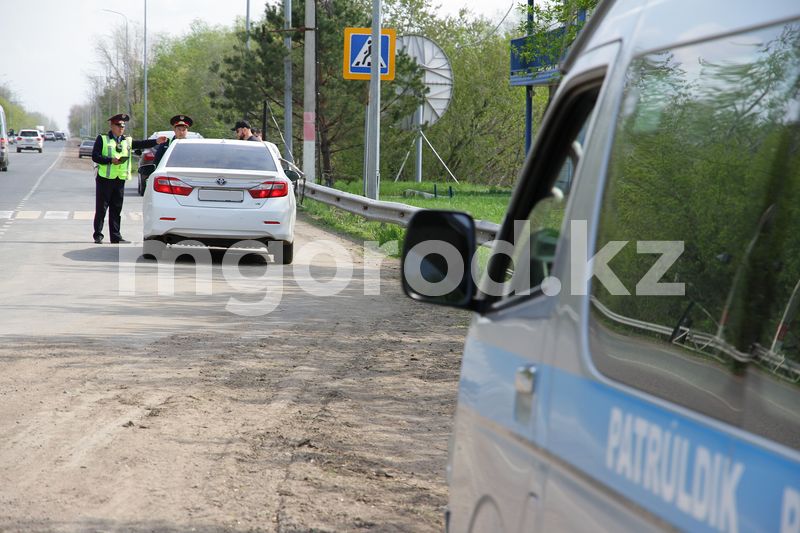37 авто с неуплаченными штрафами отправили на спецстоянку в Атырау