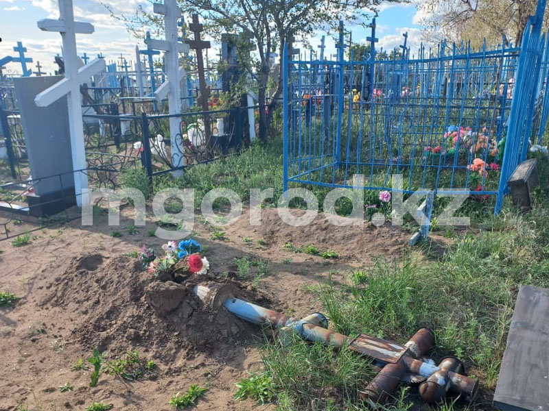 Вандалы сломали кресты и разрушили памятники на православном кладбище в селе ЗКО