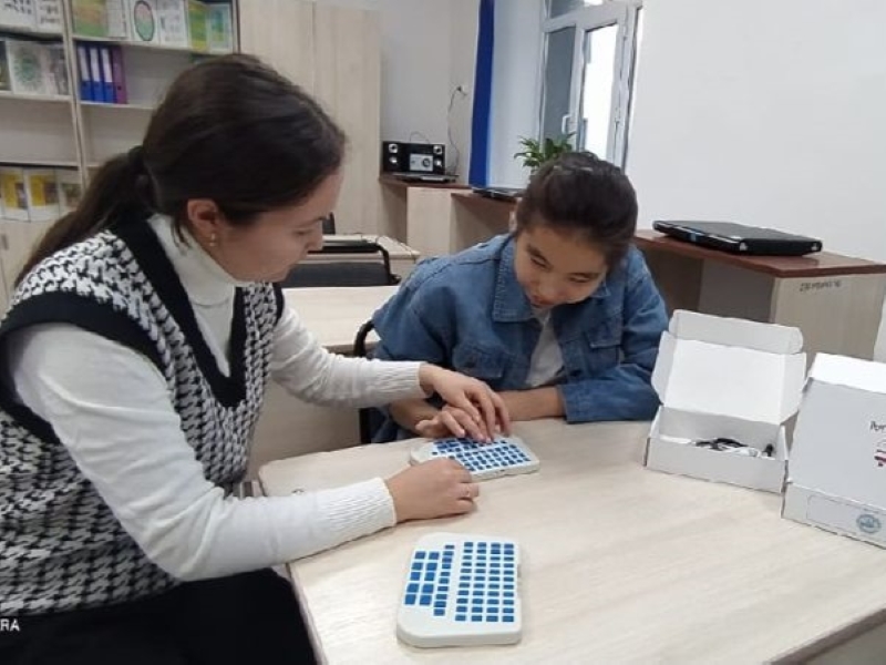 Казахстанские разработчики создали уникальный аппарат для незрячих детей