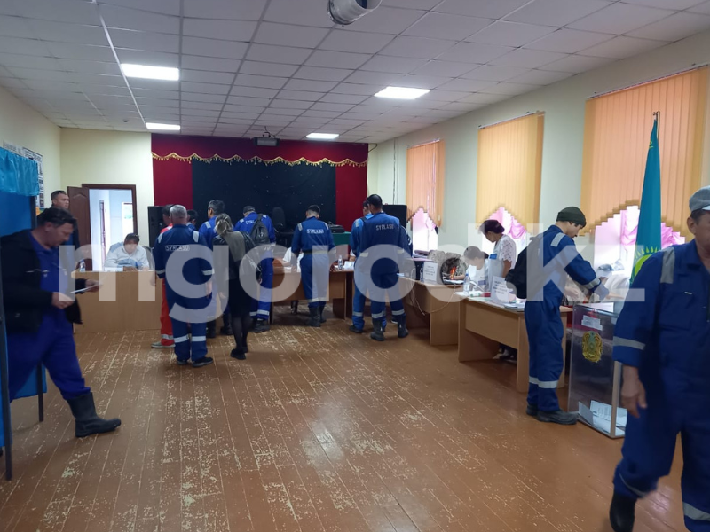 Жители Бурлинского района голосуют на 34 участках