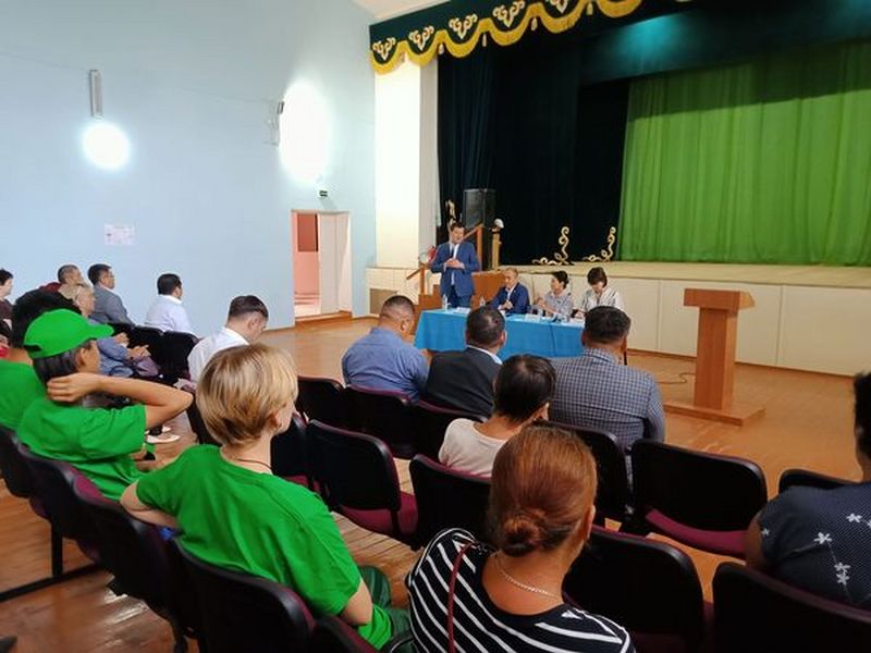 Бурлинский район посетили сенаторы
