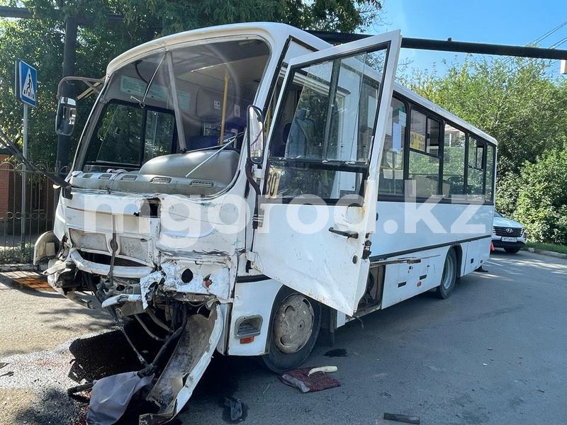 Весь общественный транспорт ЗКО проверят после столкновения двух автобусов в Уральске