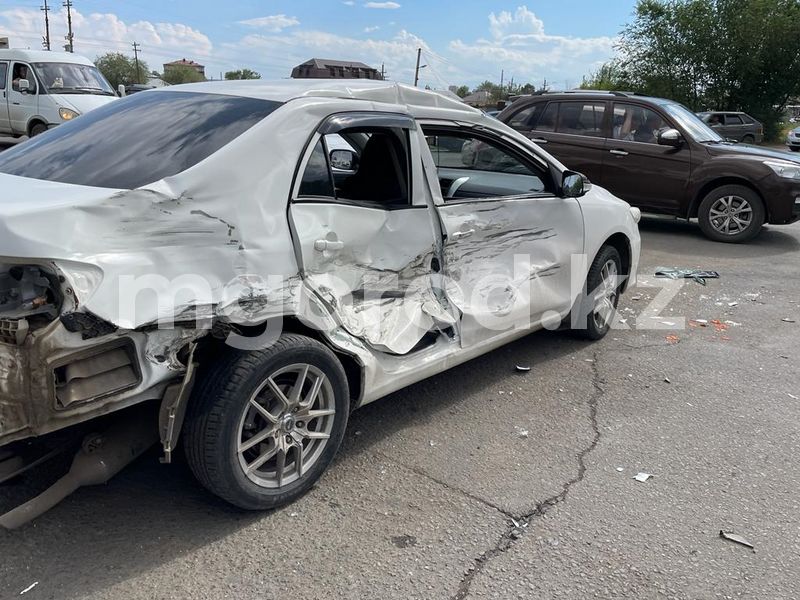 ДТП с участием КамАЗа и двух легковых авто произошло в Уральске