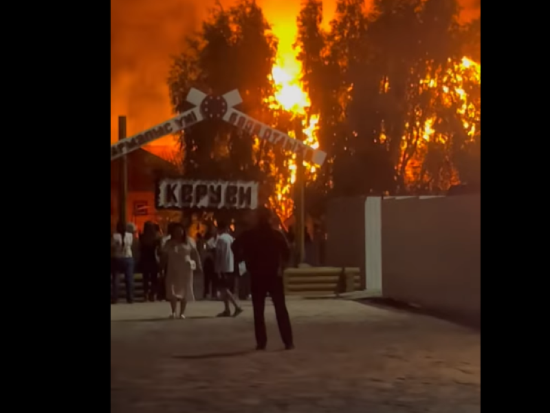 Четыре базы отдыха сгорели на Алаколе