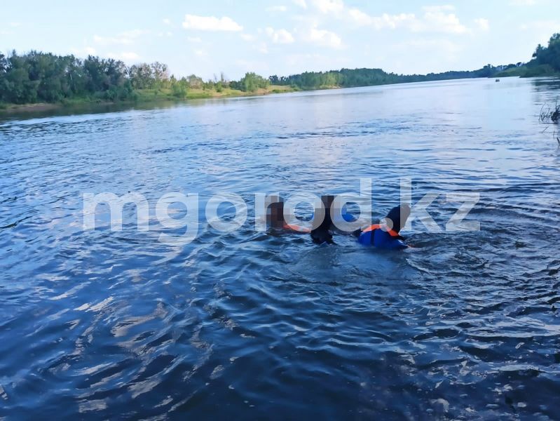 Мать с дочерью едва не утонули в Уральске