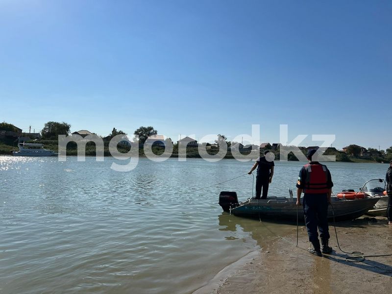 Отец с сыном утонули в Атырауской области