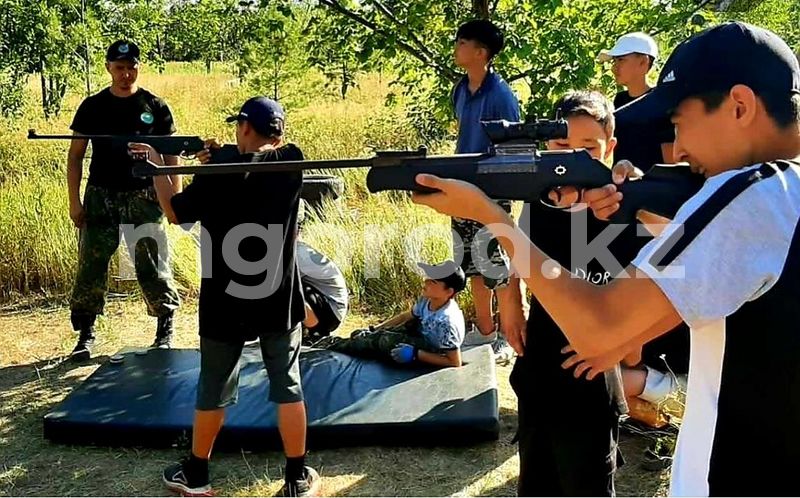 Школьники Бурлинского района отдыхают в военно-патриотическом лагере