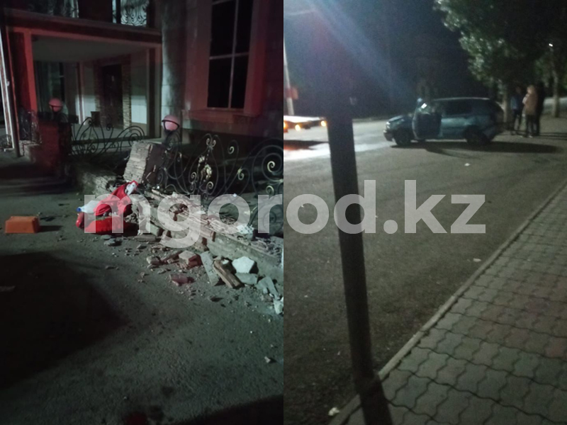 Автомобиль вылетел на тротуар и сбил двух девушек в Уральске