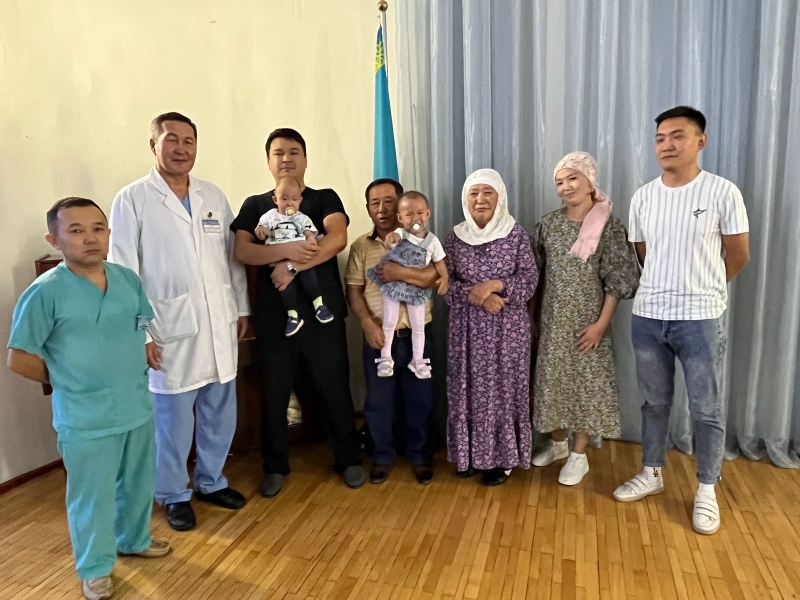 Алматинские хирурги провели обряд «тұсау кесу» бывшему пациенту