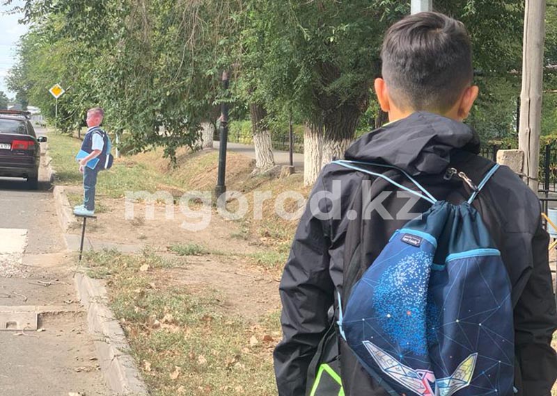 Требования школ о сменной обуви даже в сухую погоду возмущают родителей в Уральске