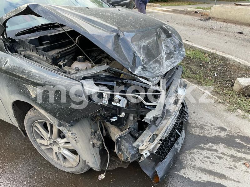 Три человека пострадали в жутком ДТП в Атырау