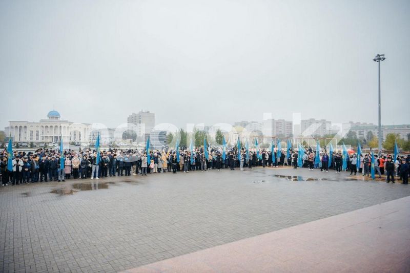Более двух тысяч уральцев исполнили гимн Казахстана