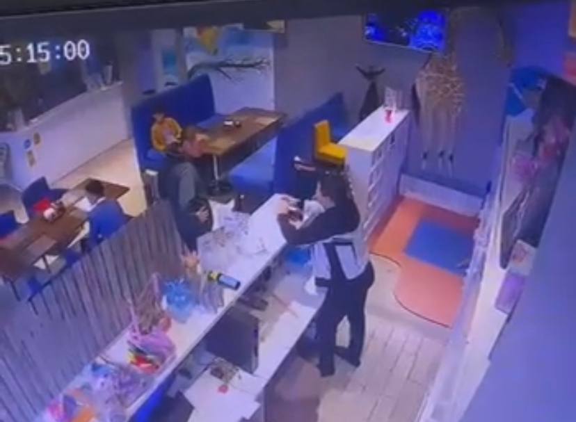 Видео конфликта казахстанского продюсера с работником детского центра прокомментировали в полиции