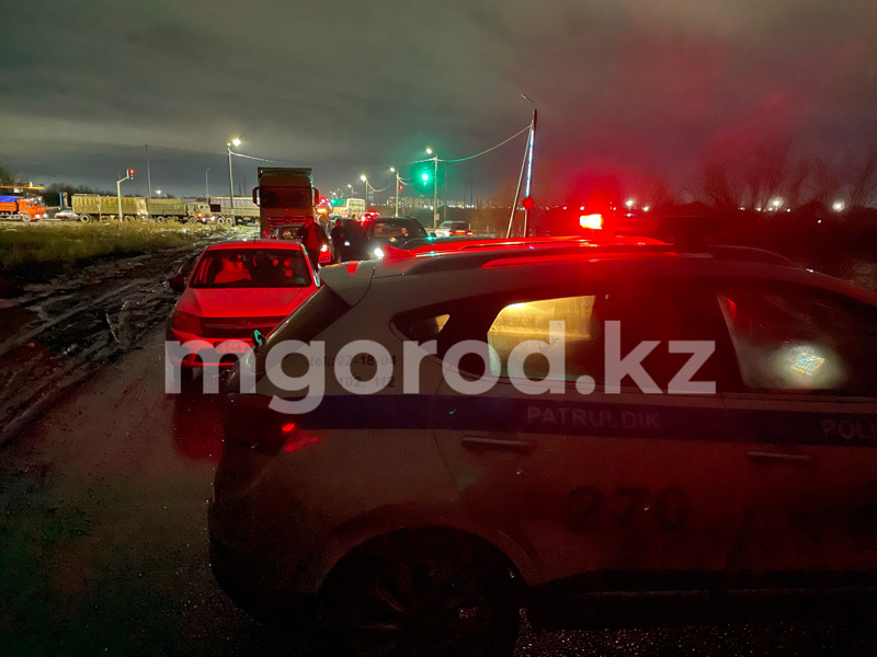 В ЗКО из-за тумана закрыли автодорогу