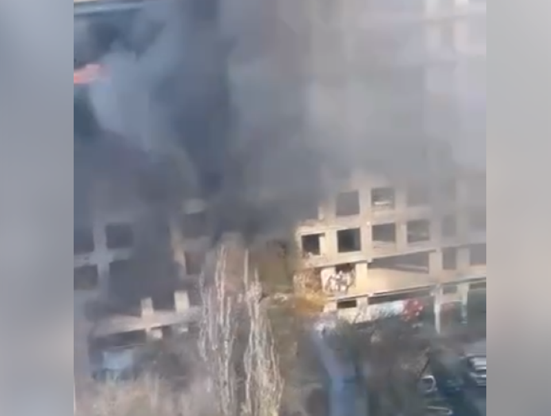 Строящийся жилой комплекс горел в Алматы