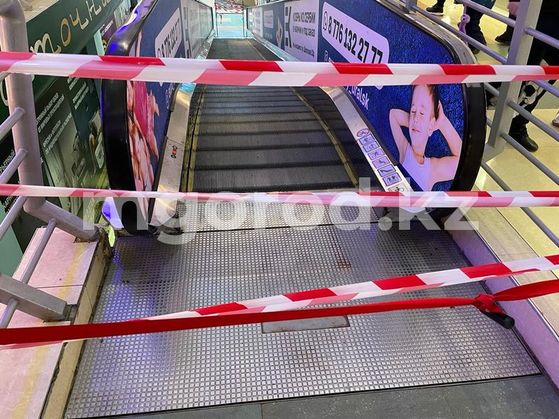 В ТРЦ Уральска рассказали подробности инцидента на эскалаторе