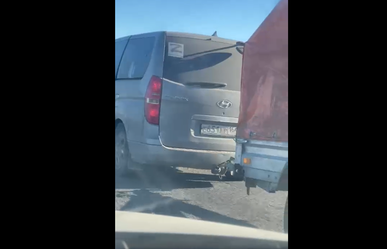 Уральских водителей возмутило авто с наклейкой «Z”