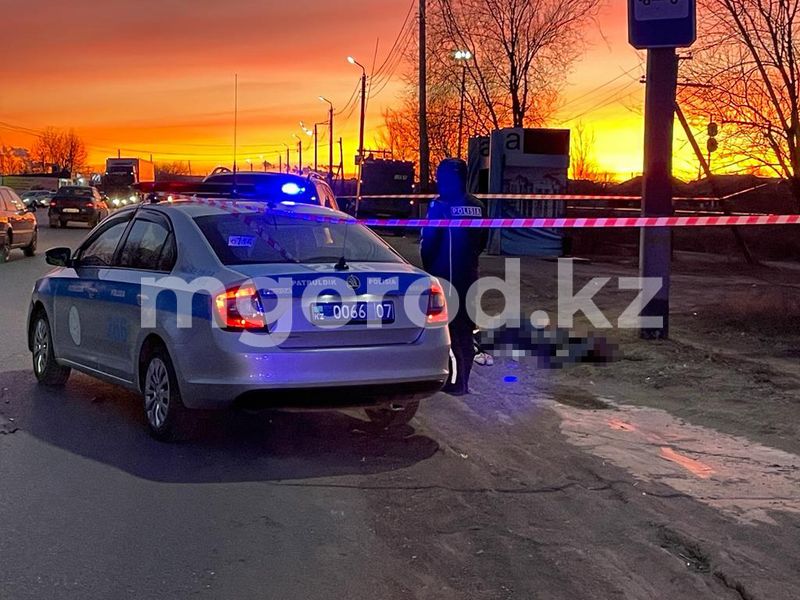 Автовоз перевернулся на трассе Алматы — Оскемен