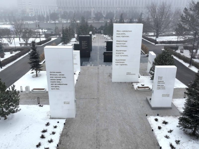 В Алматы открыли памятник жертвам январских событий
