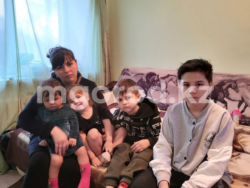 Детям не в чем идти на утренники: жительница Уральска просит помощи