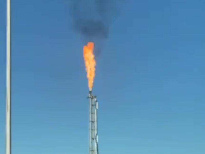 Огонь из трубы объяснили на газохимическом комплексе в Атырау