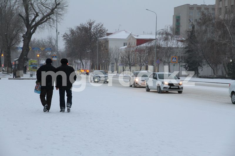 Уральцев попросили очистить свою территорию от снега
