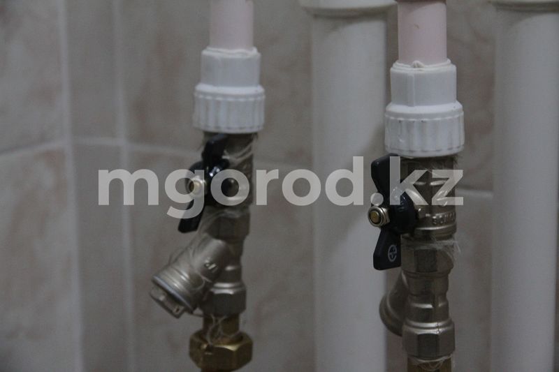 Три раза самовольно подключал воду предприниматель в Уральске