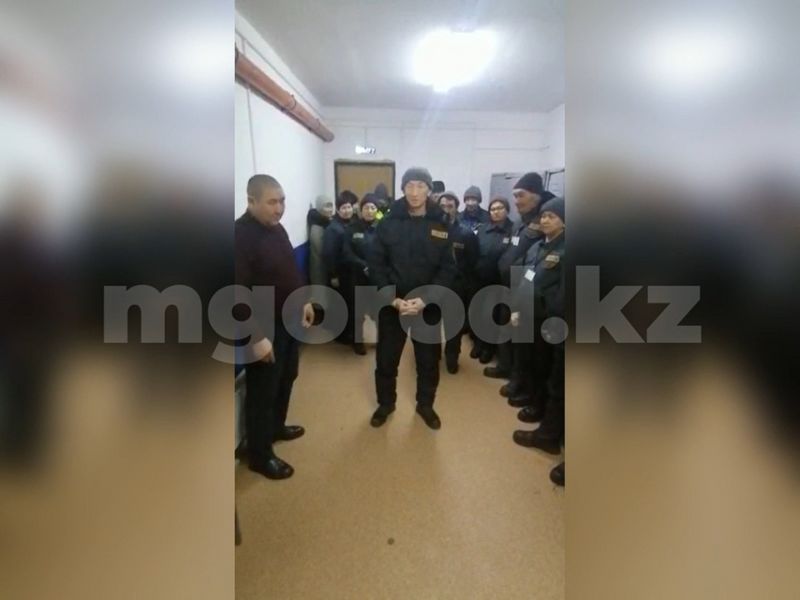 Рабочие уже третьей компании в ЗКО потребовали повышения заработной платы