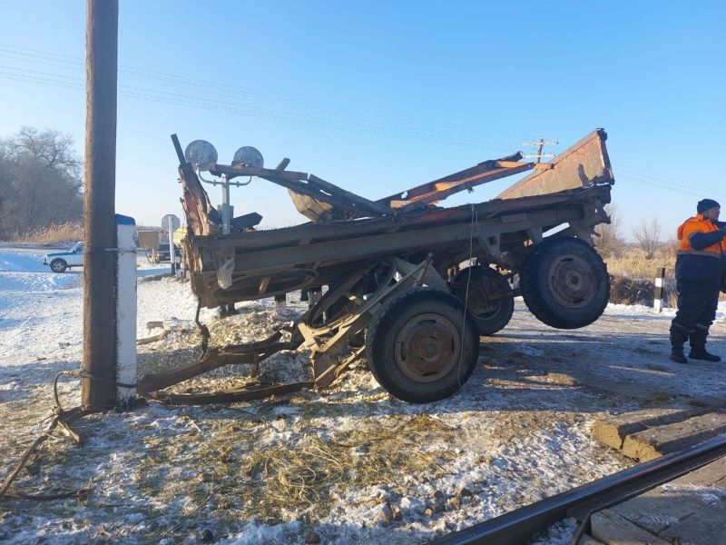 Трактор столкнулся с поездом в Жетысу