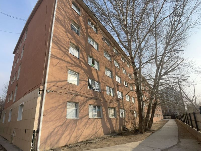 В Атырау расселили большую часть студентов из общежития с трещиной