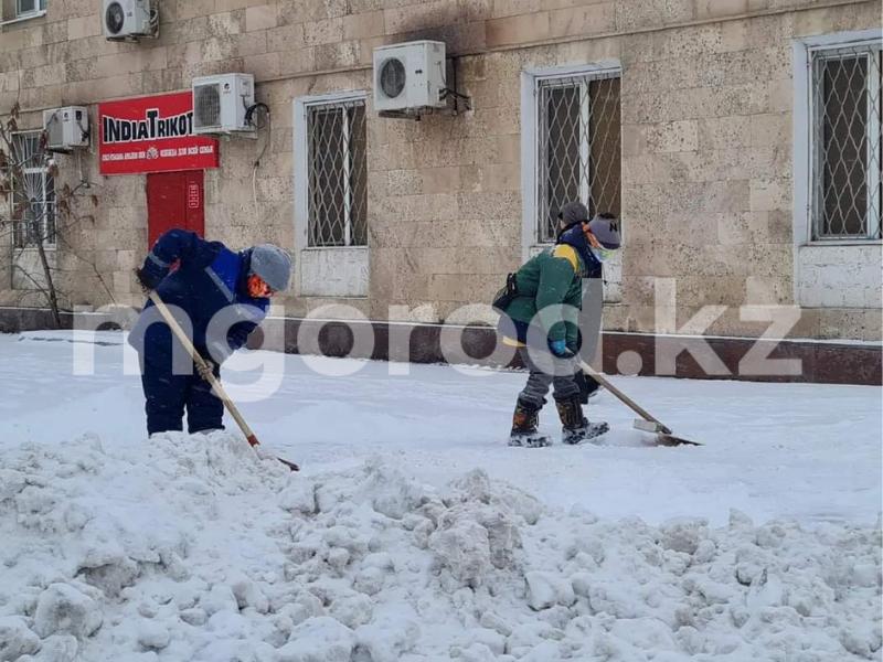 Снегопад обрушился на Атырау