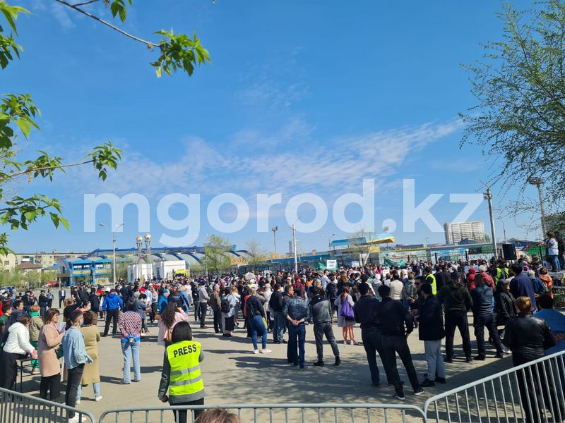 500 жителей Атырау вышли на митинг