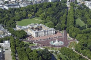 Вид на Букингемский дворец Фото: Rex Features / FOTODOM.RU