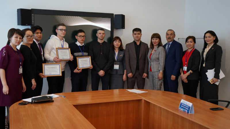 Лучшим интеллектуалам-старшеклассникам вручили образовательные гранты ЗКАТУ имени Жангир хана