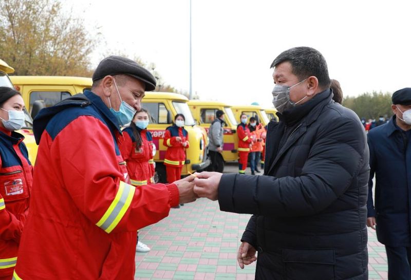 12 машин скорой помощи доставили в Атырау