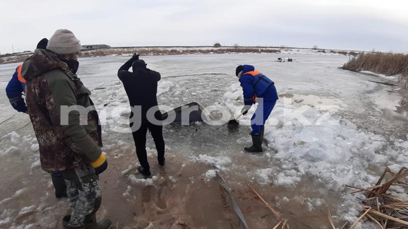 Внедорожник провалился под лед в ЗКО (фото, видео)