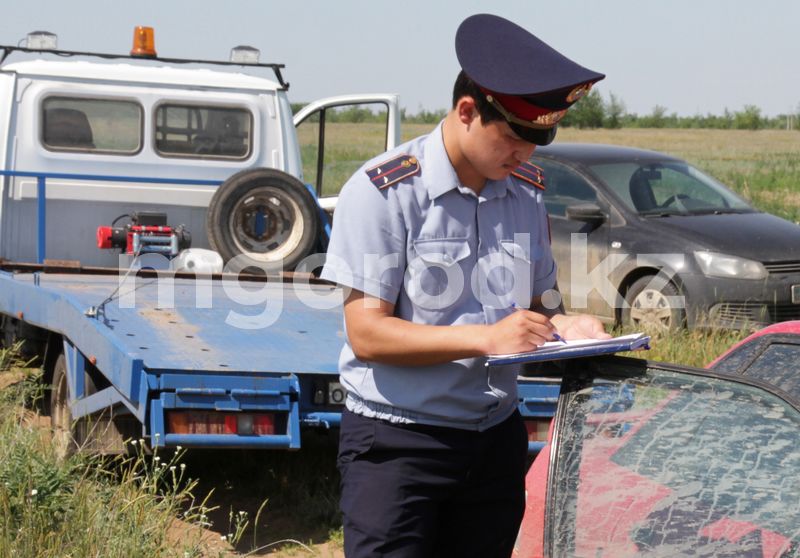 В Уральске мужчина угнал авто и попал на нем в ДТП (фото)