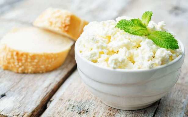 Вкусный сыр легко приготовить дома. Нежнейшая рикотта готовится проще простого