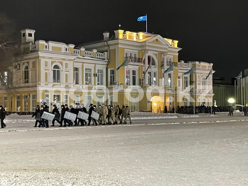 Силовики разогнали демонстрантов с площади Абая в Уральске